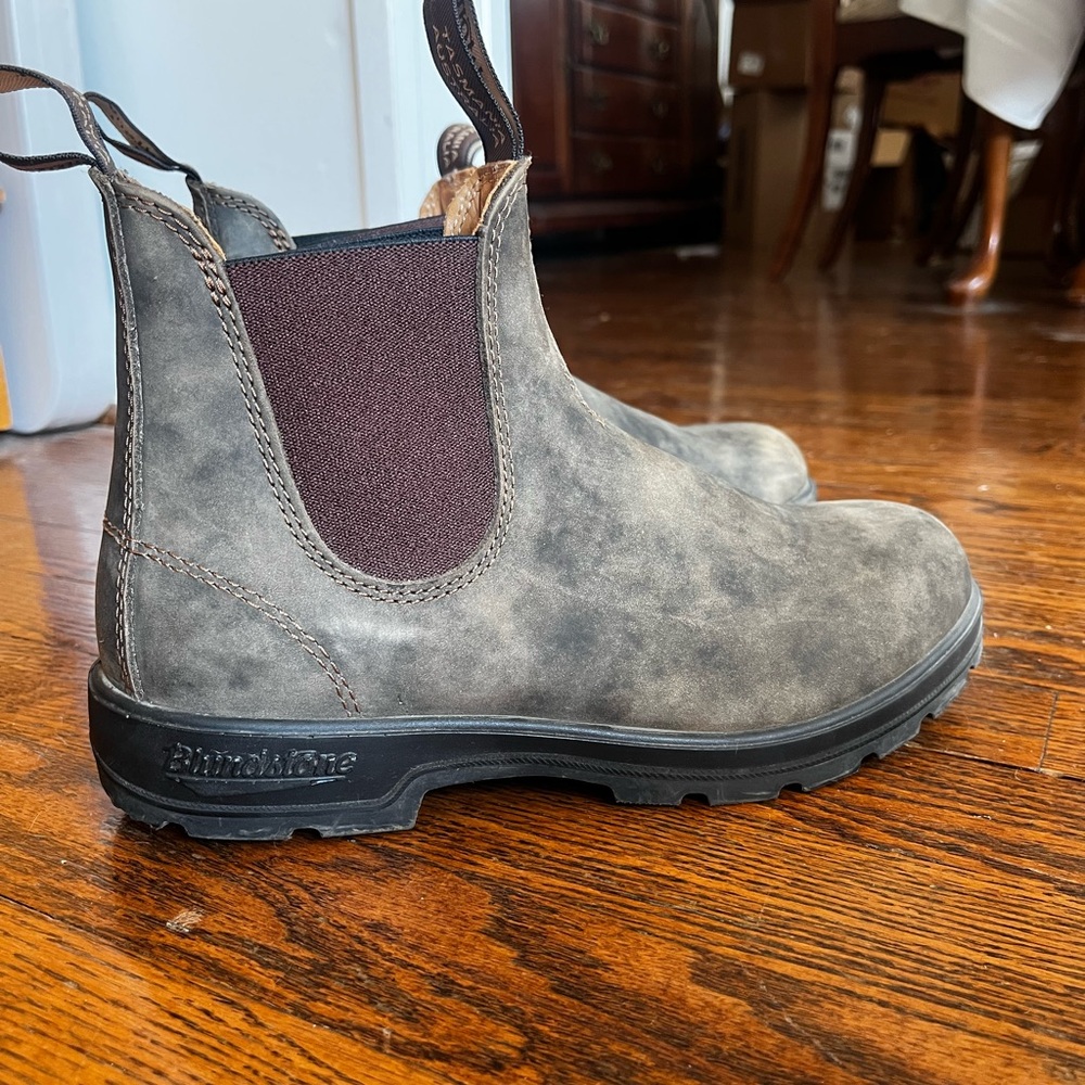 Blundstone Distressed Brown Chelsea Boots